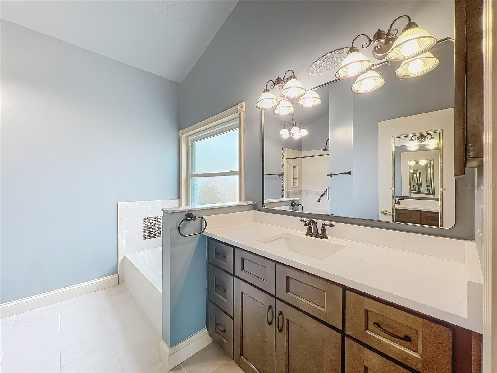 HUNTERS TRACE - Residential