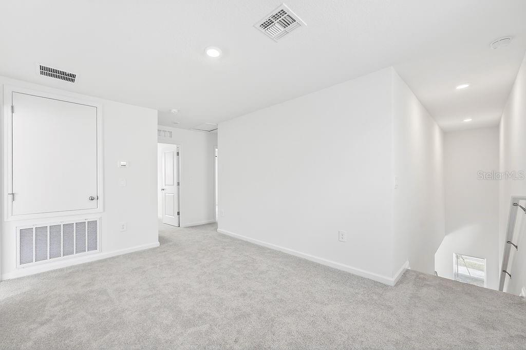 RANCHES/LK MCLEOD III - Residential Lease