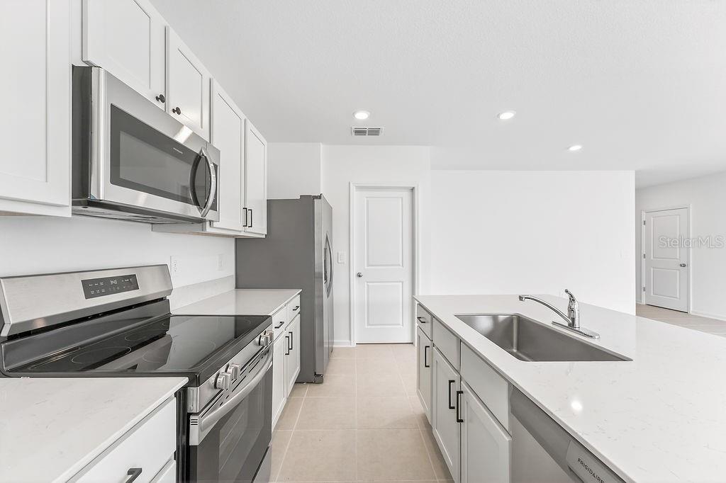 RANCHES/LK MCLEOD III - Residential Lease