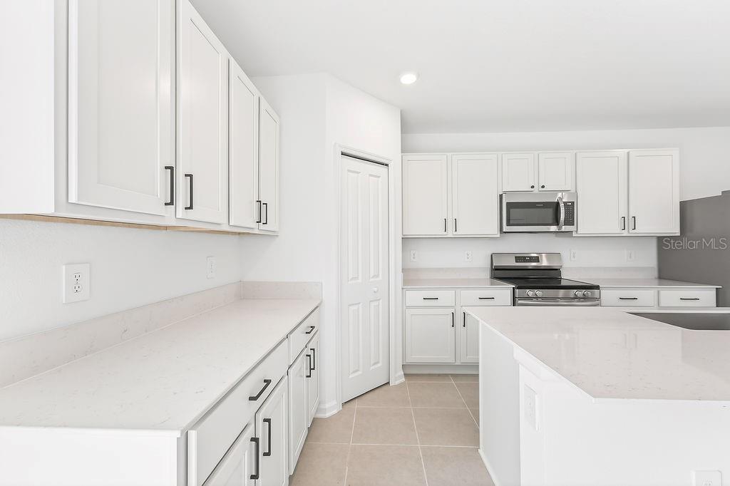 RANCHES/LK MCLEOD III - Residential Lease