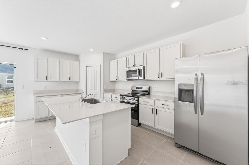 RANCHES/LK MCLEOD III - Residential Lease