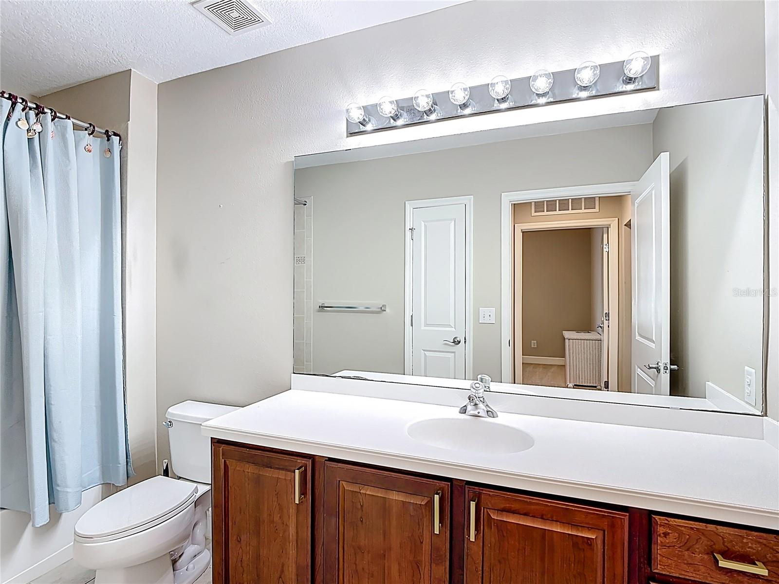 ARTISAN CLUB CONDO PH 2 - Residential