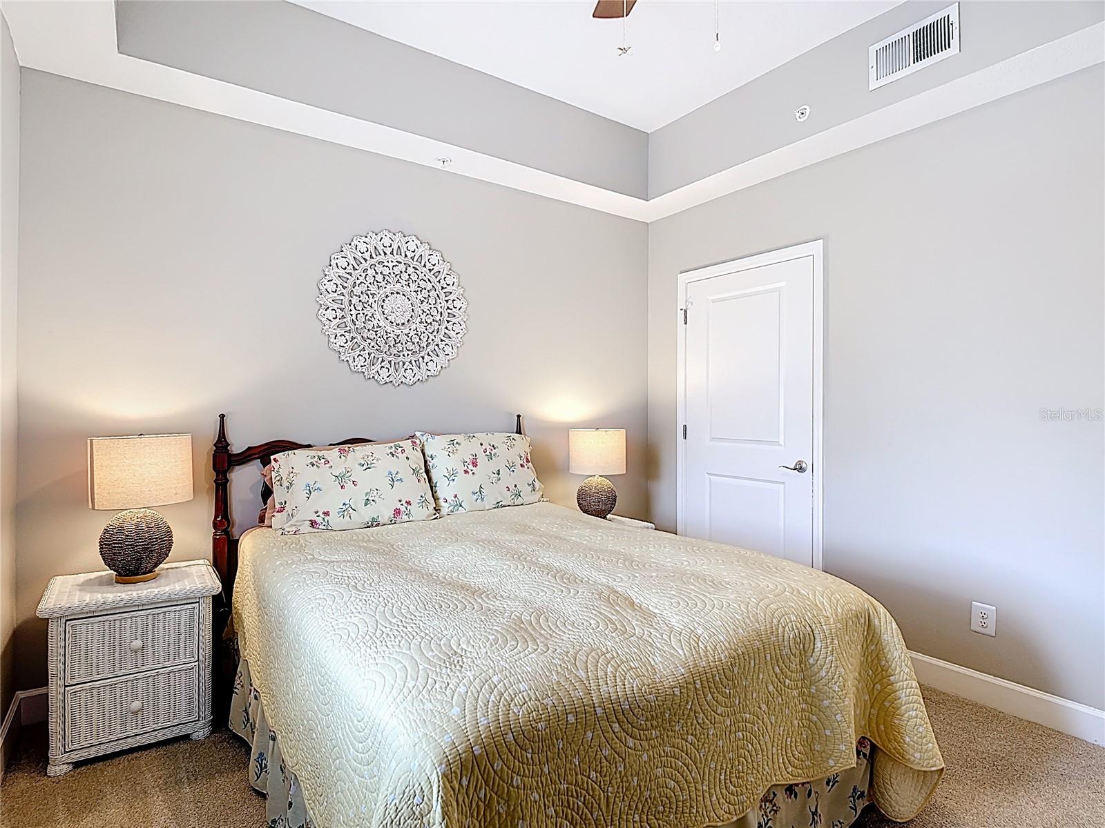 ARTISAN CLUB CONDO PH 2 - Residential