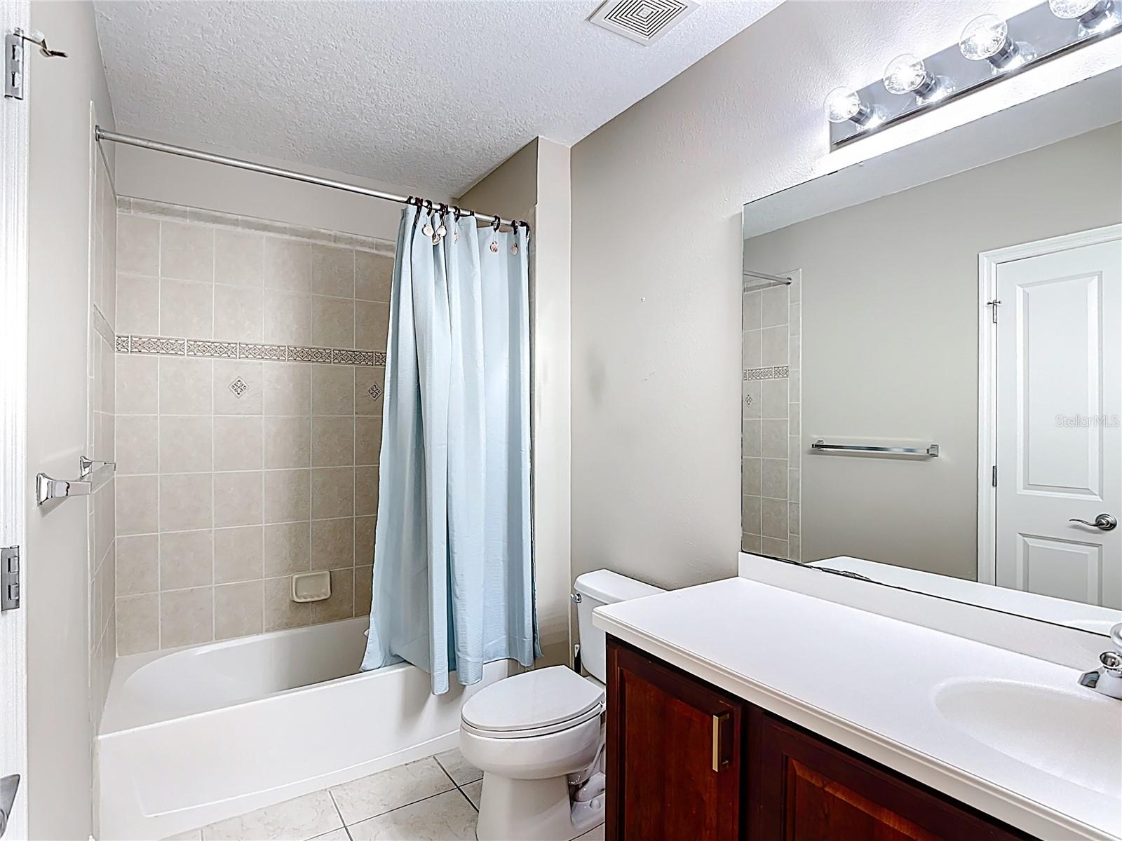 ARTISAN CLUB CONDO PH 2 - Residential