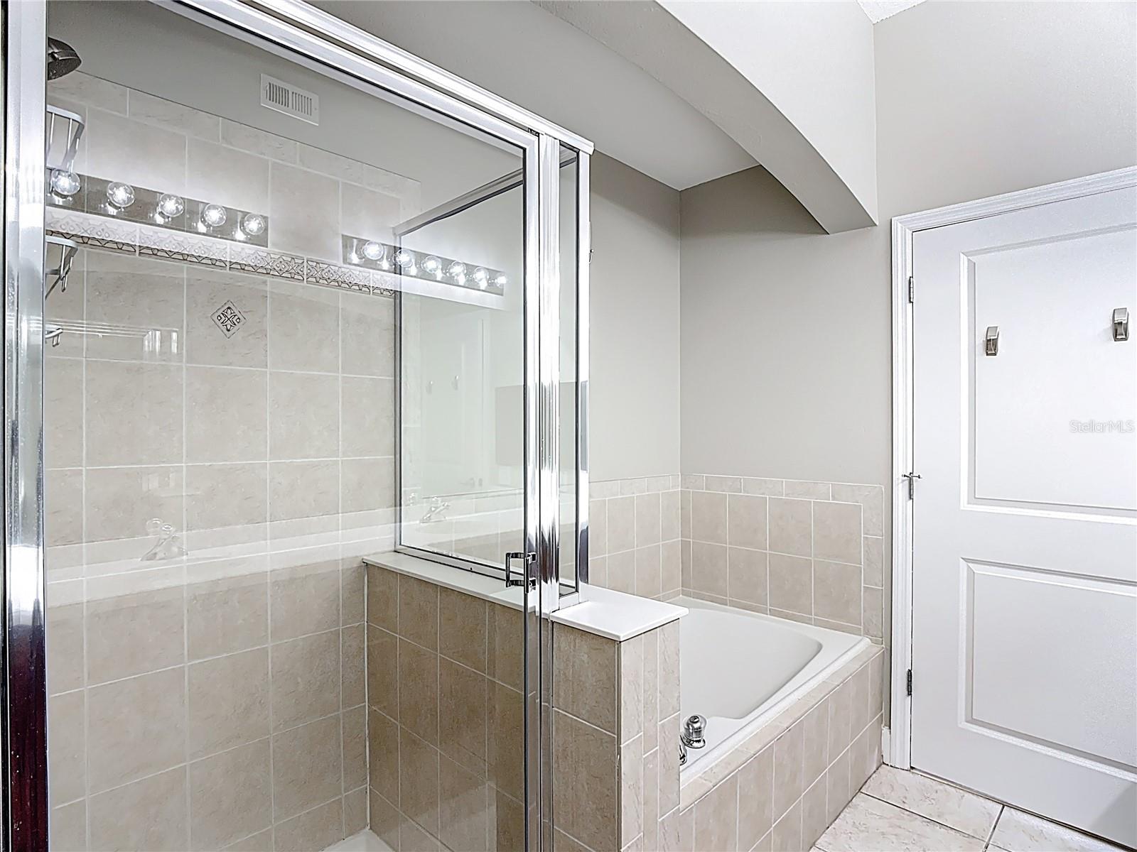 ARTISAN CLUB CONDO PH 2 - Residential