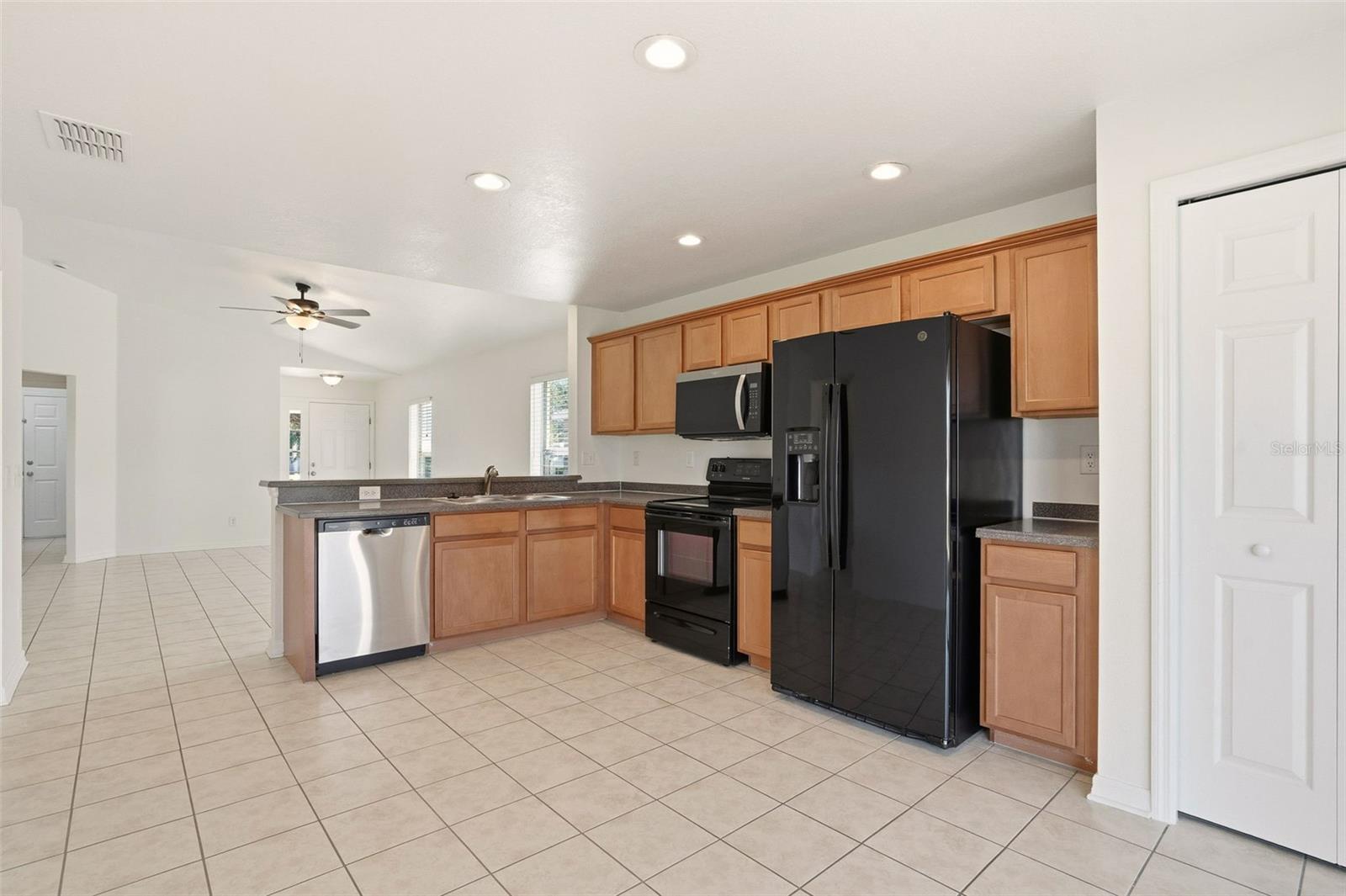 CRYSTAL LAKES - Residential