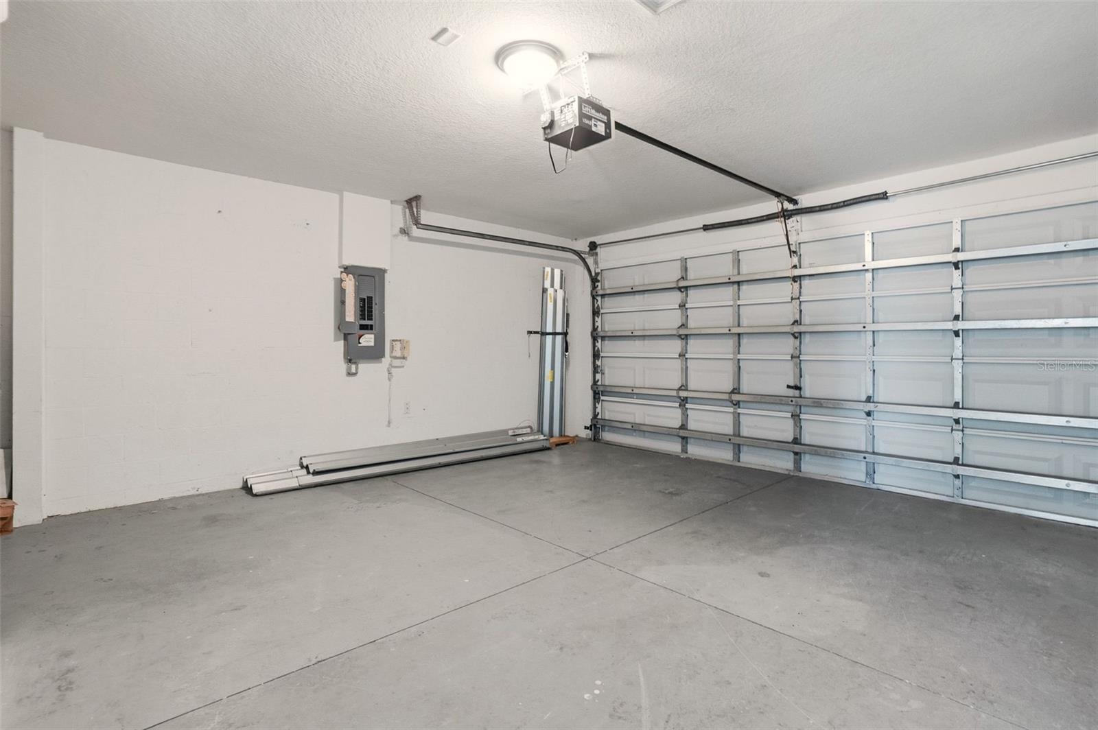 CRYSTAL LAKES - Residential