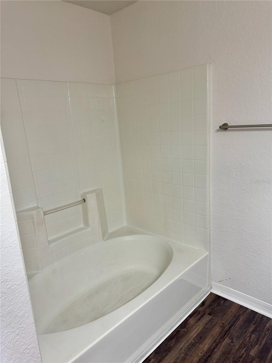 CRESCENT PLACE AT LAKE LOTUS CONDO - Residential