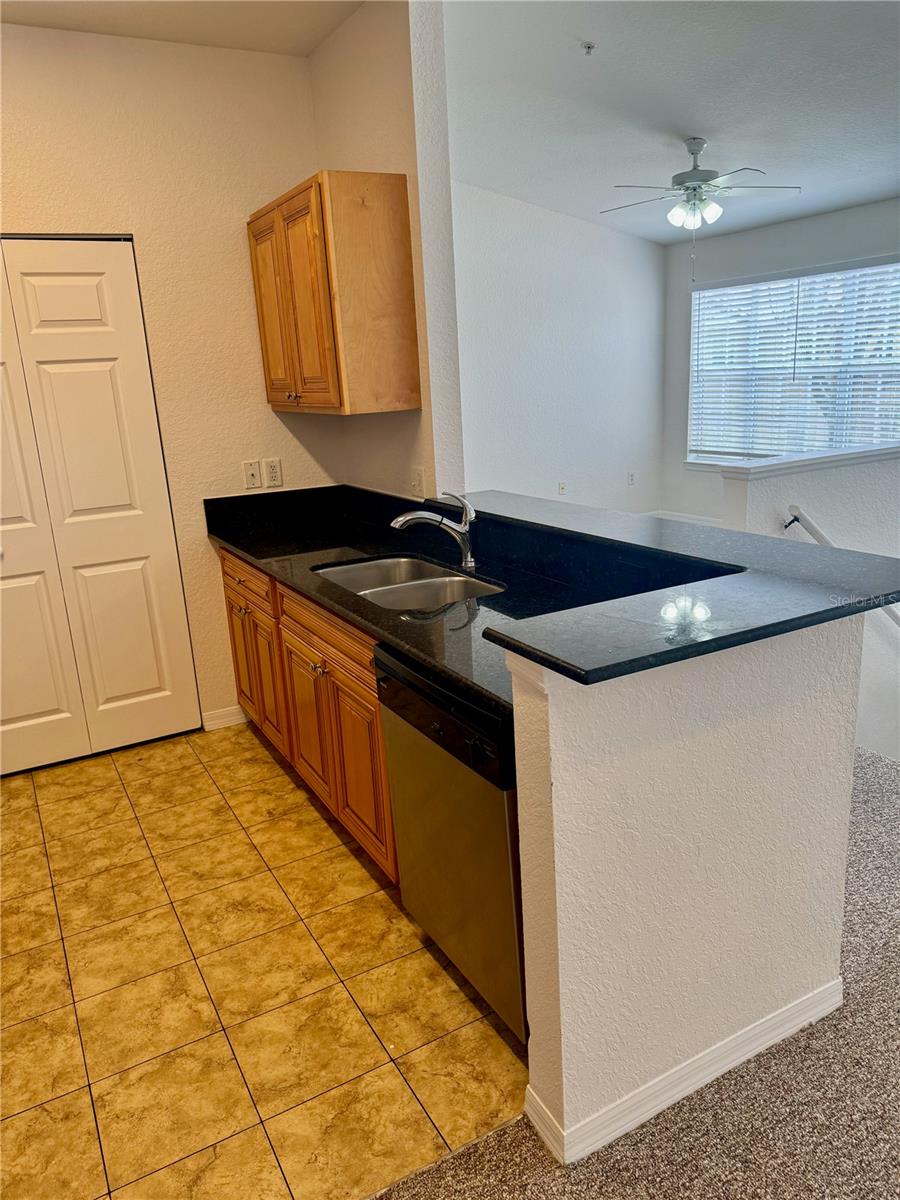 CRESCENT PLACE AT LAKE LOTUS CONDO - Residential