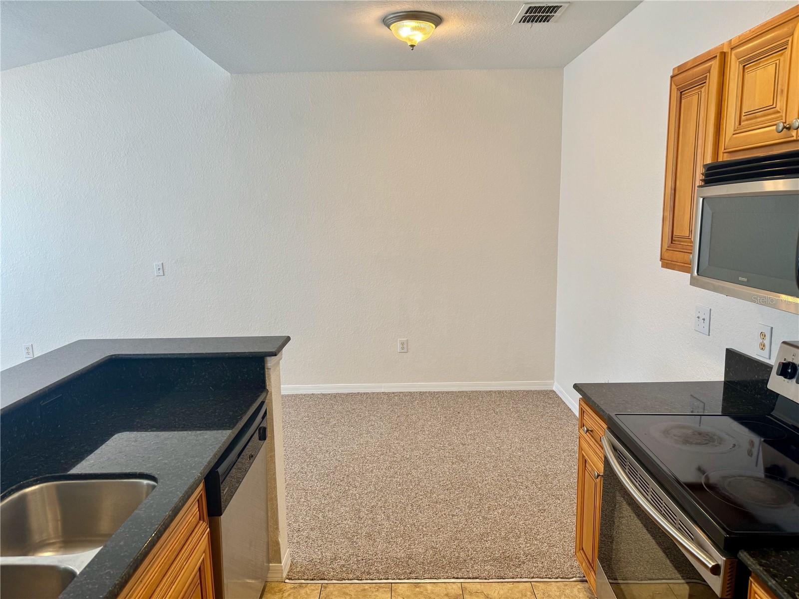 CRESCENT PLACE AT LAKE LOTUS CONDO - Residential