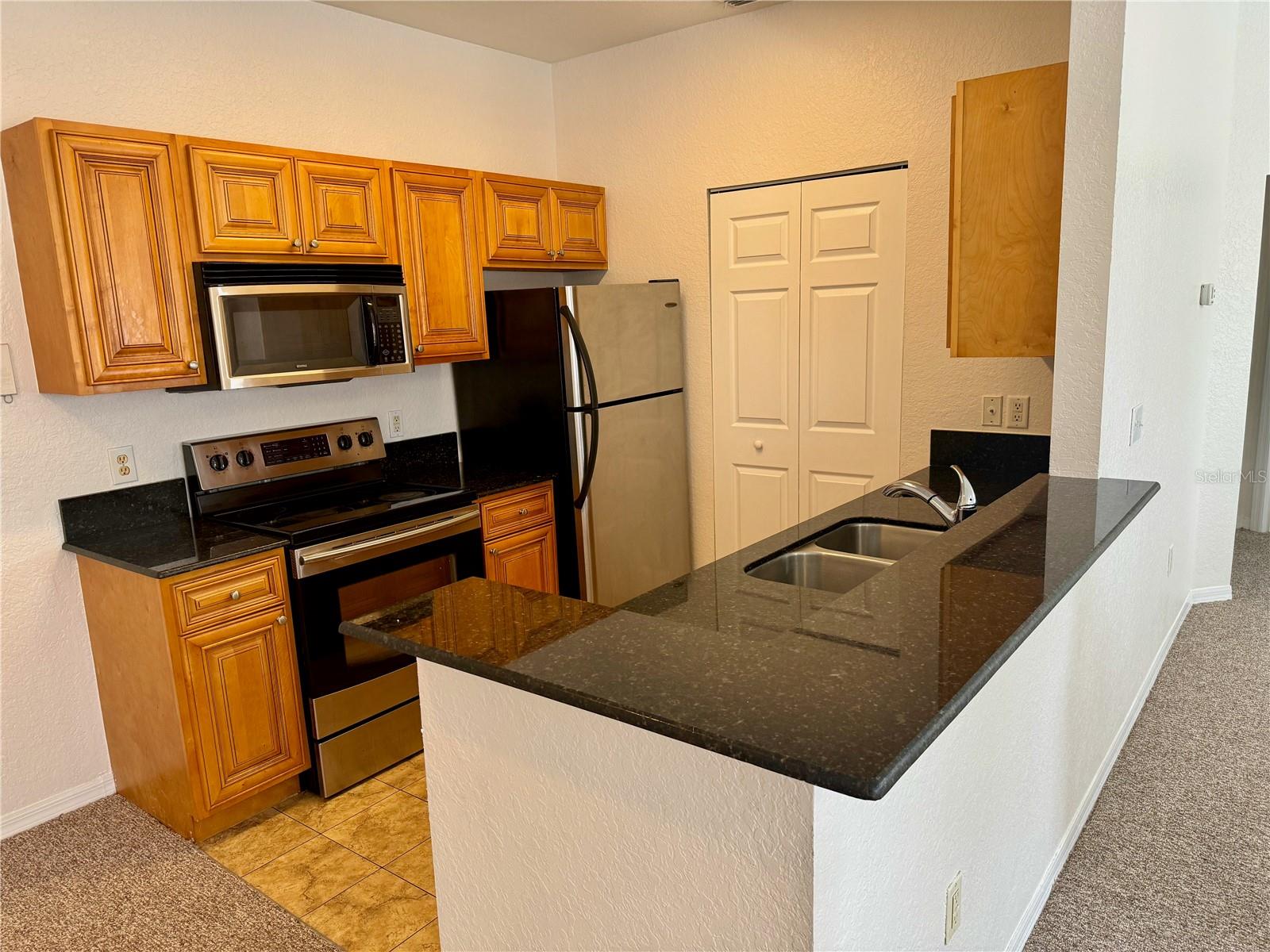 CRESCENT PLACE AT LAKE LOTUS CONDO - Residential