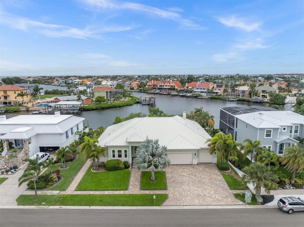 Photo of 811 Birdie Way, Apollo Beach, FL 33572 (MLS # W7886580)