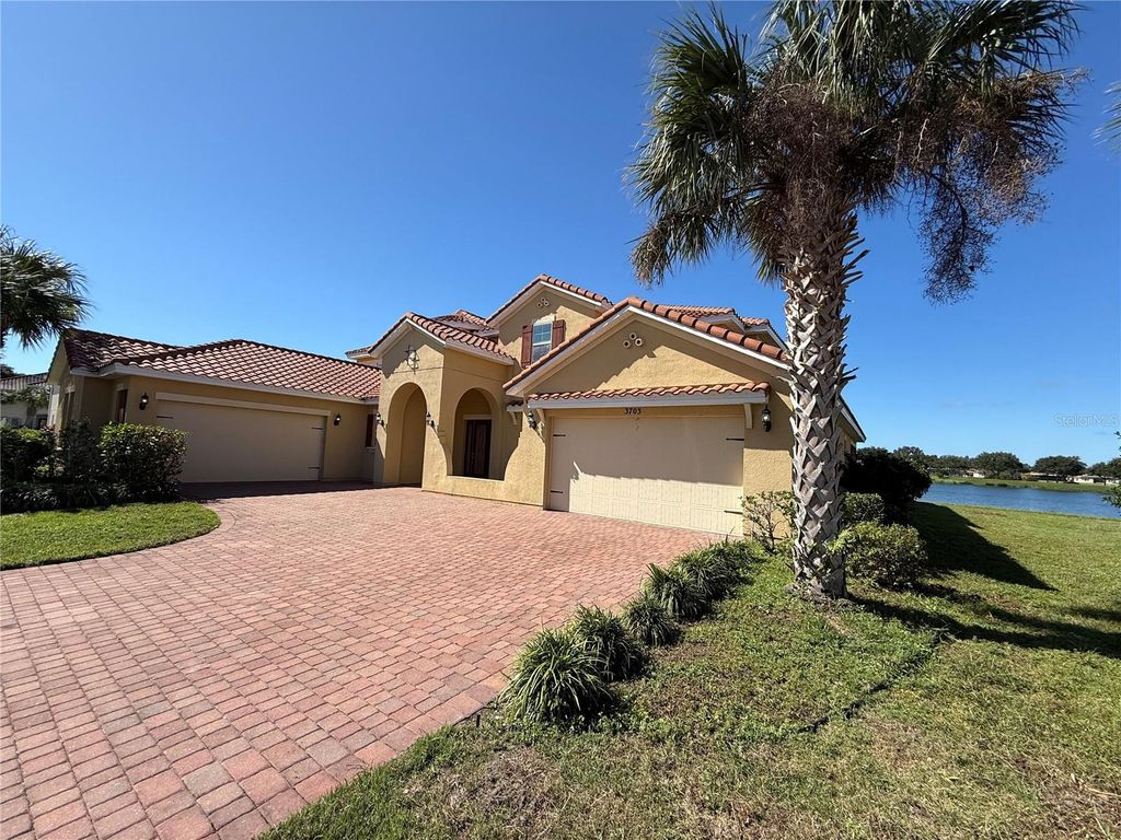 Photo of 3703 Dockside Drive, Kissimmee, FL 34746 (MLS # O6354120)