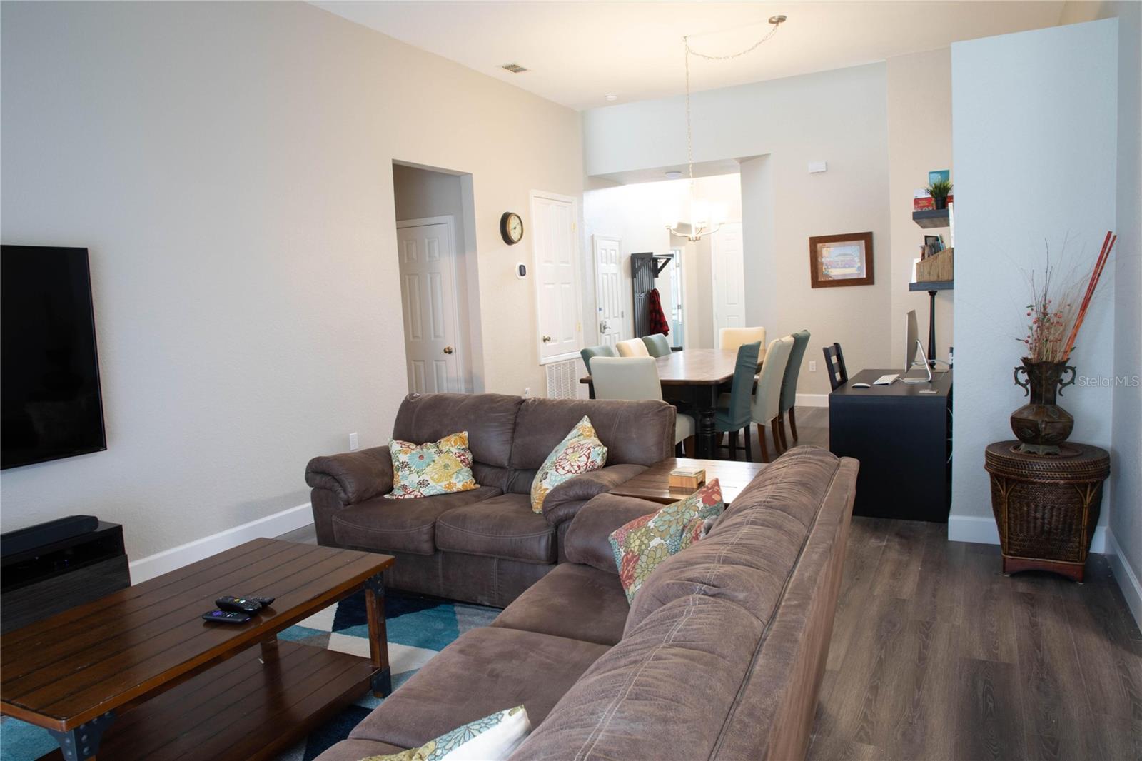 2648 DINVILLE STREET