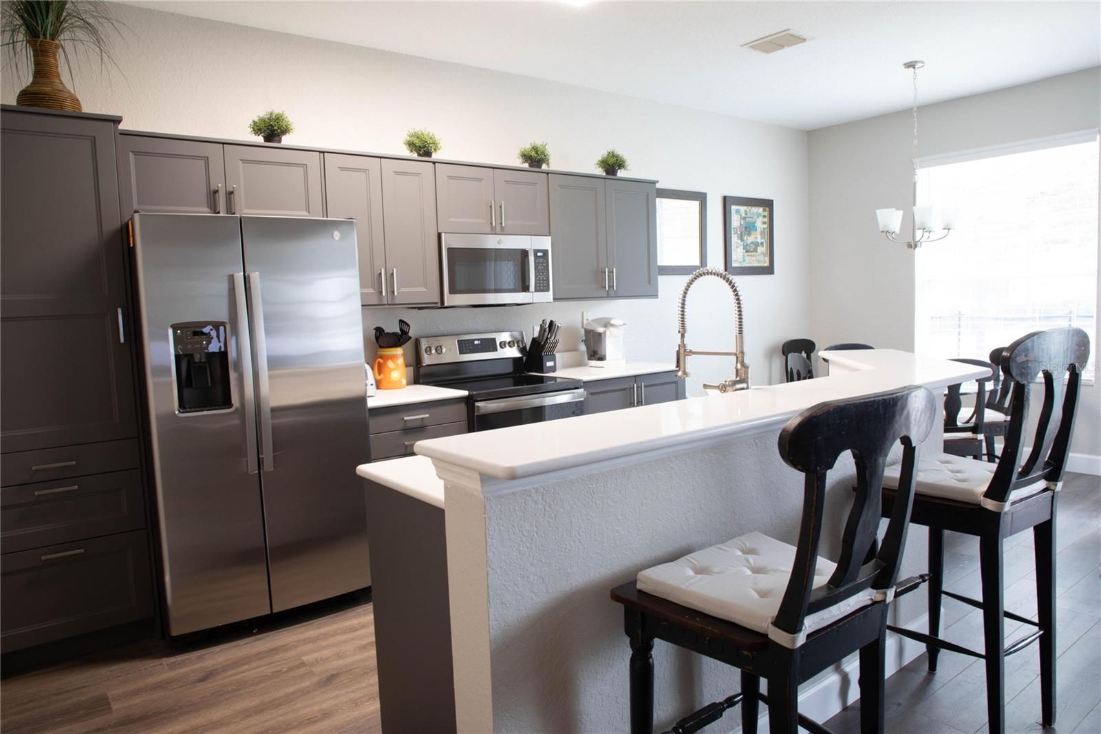 2648 DINVILLE STREET