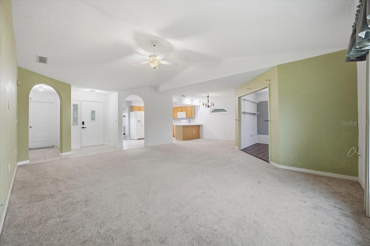 686 PARADISE POINT