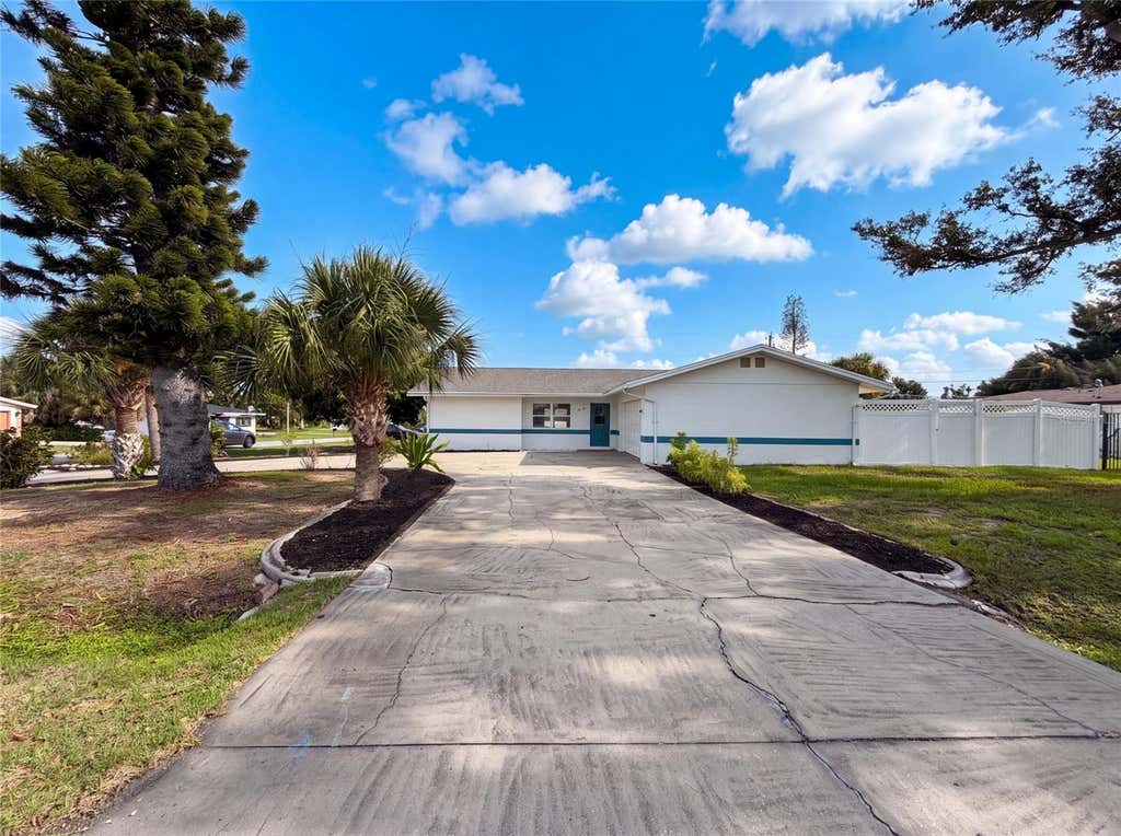 Photo of 1672 Jupiter Road, Venice, FL 34293 (MLS # O6427804)