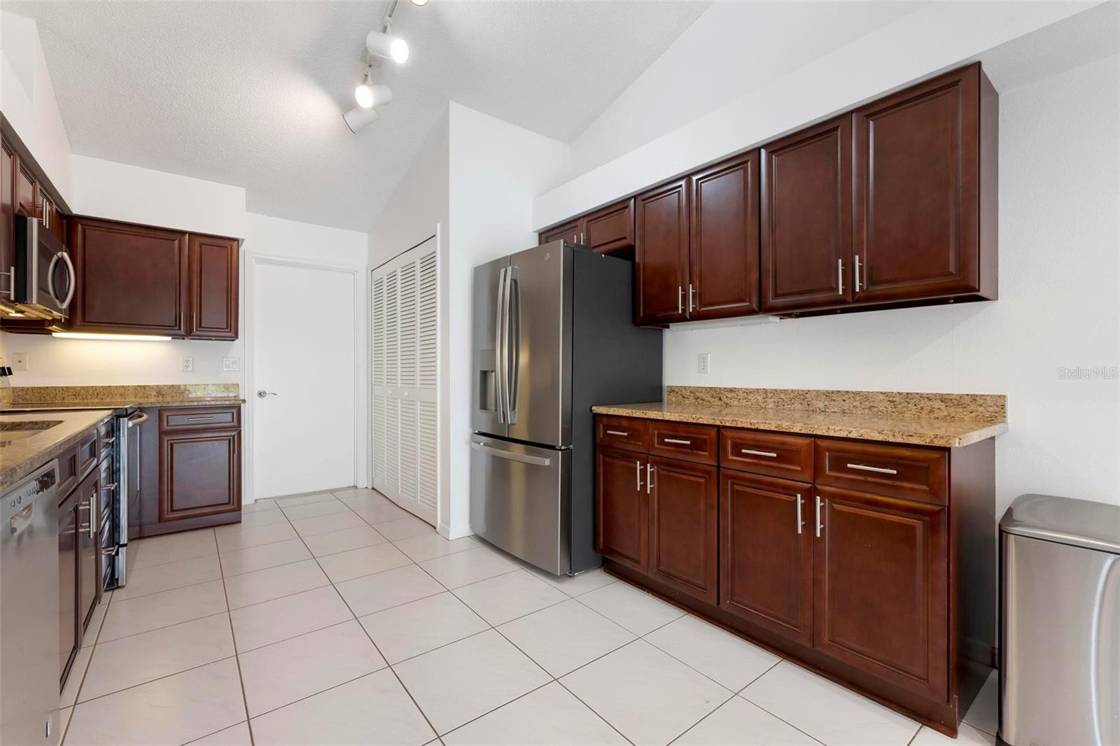 CRESTWOOD VILLAGE OF SARA 2 - Residential