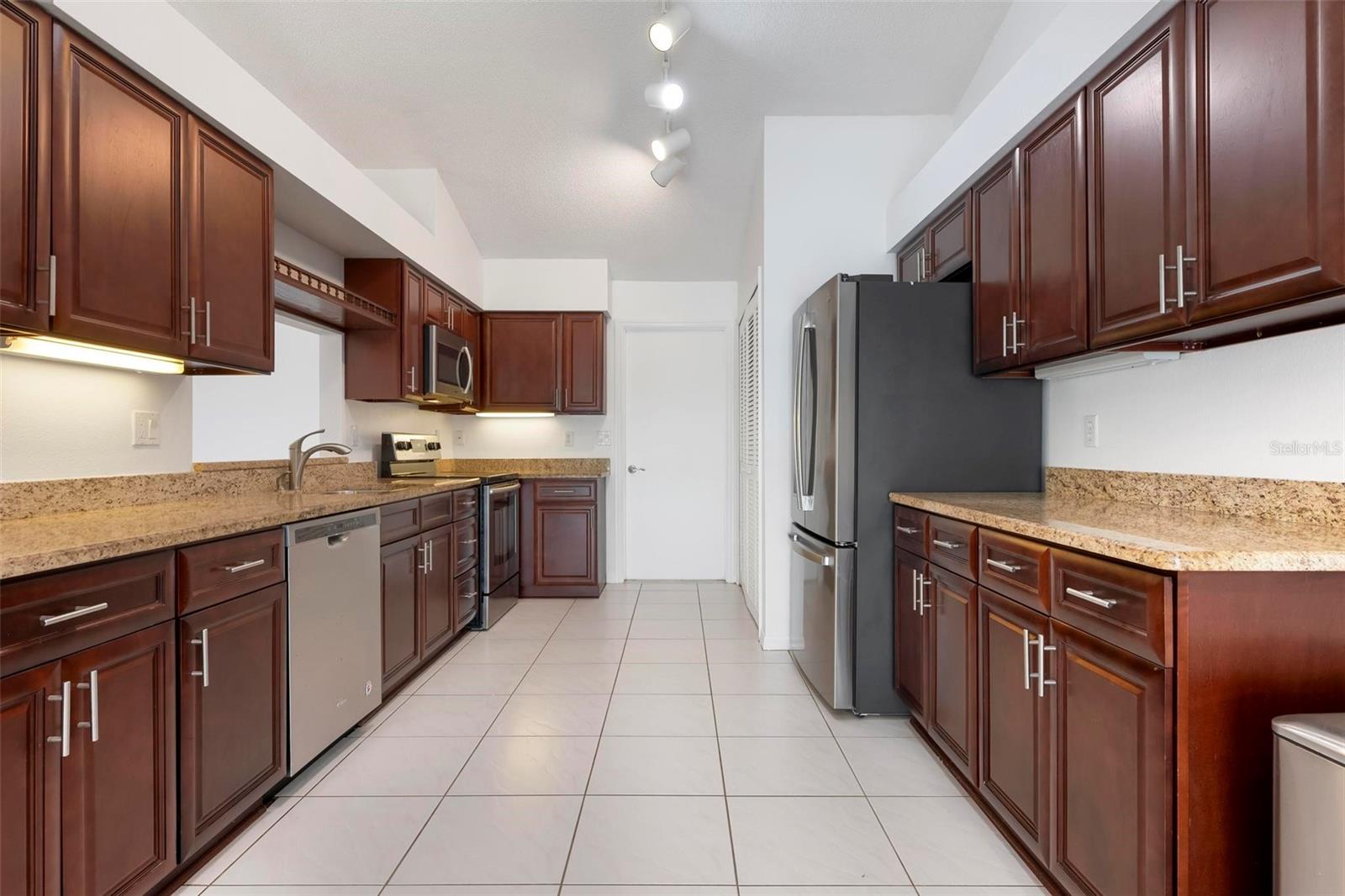 CRESTWOOD VILLAGE OF SARA 2 - Residential