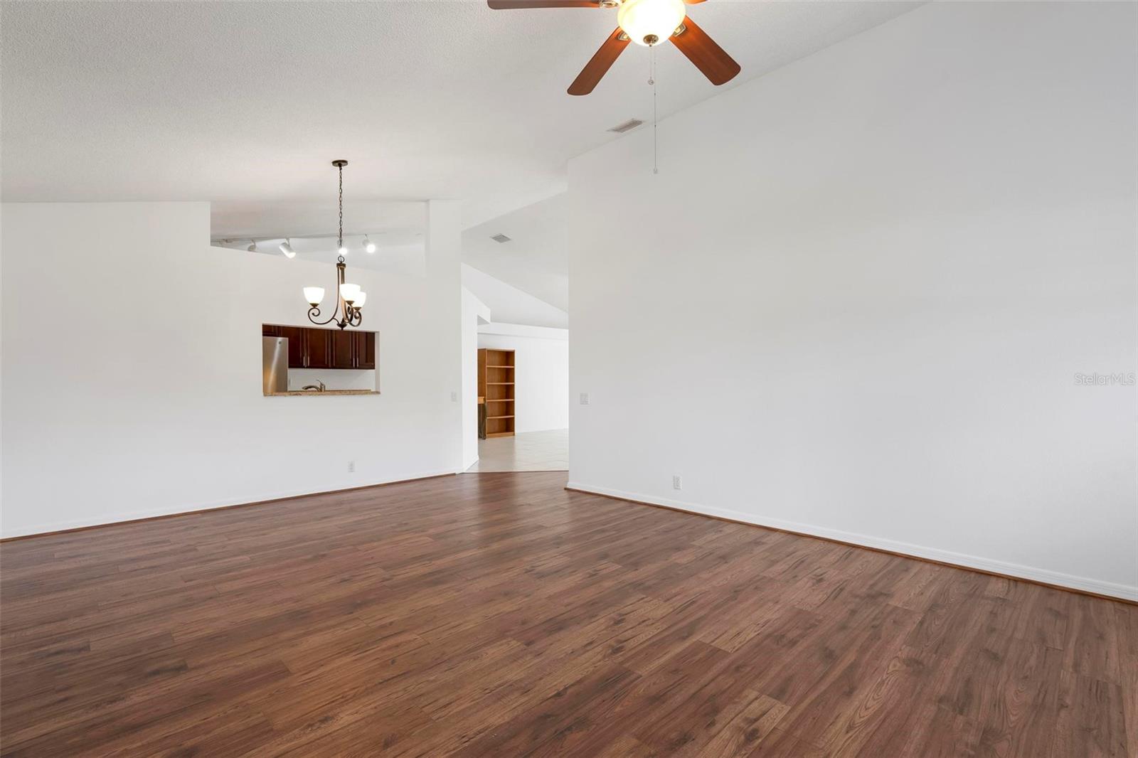 CRESTWOOD VILLAGE OF SARA 2 - Residential
