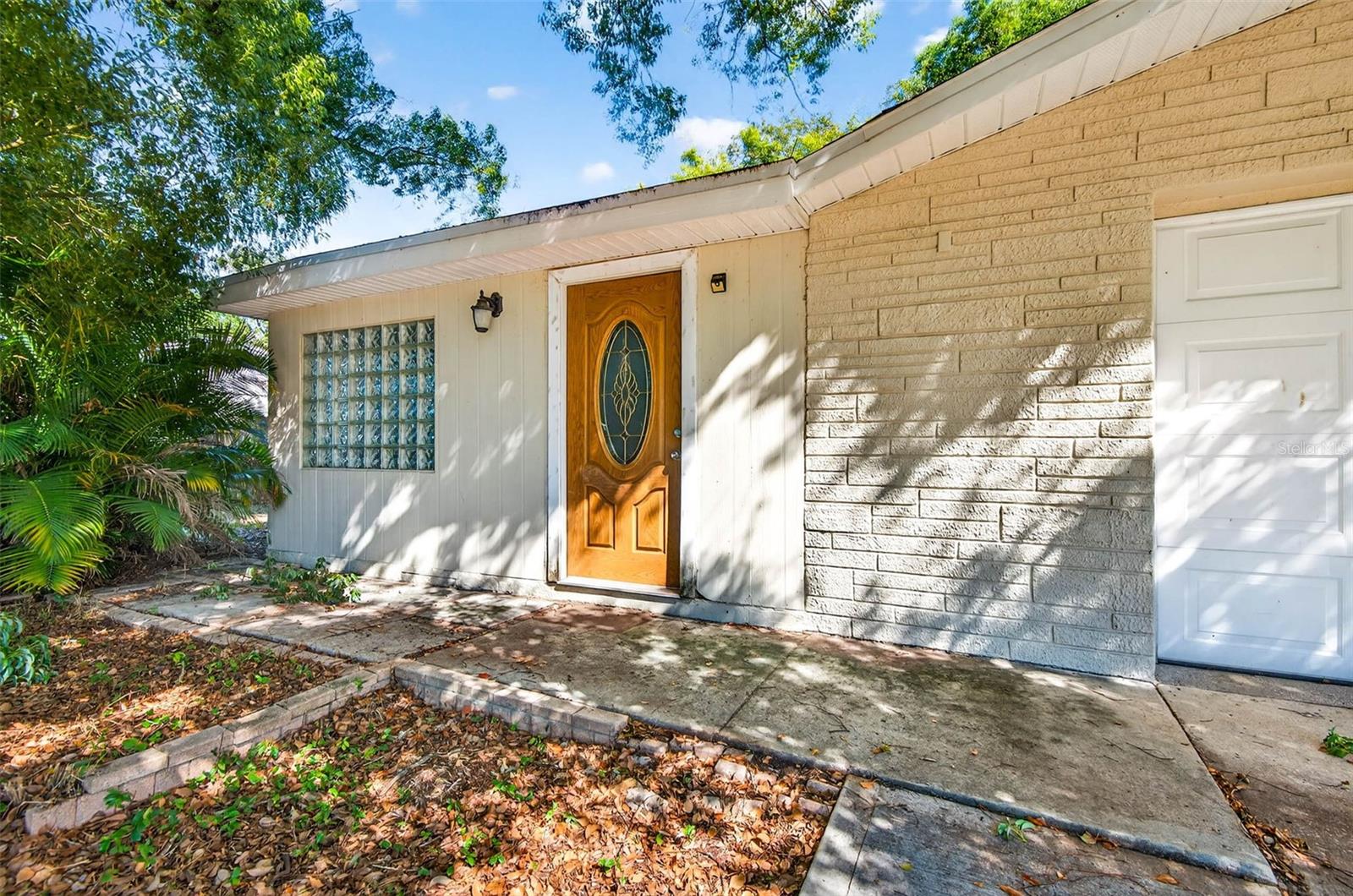 HOLIDAY GARDENS ESTATES - Residential Lease