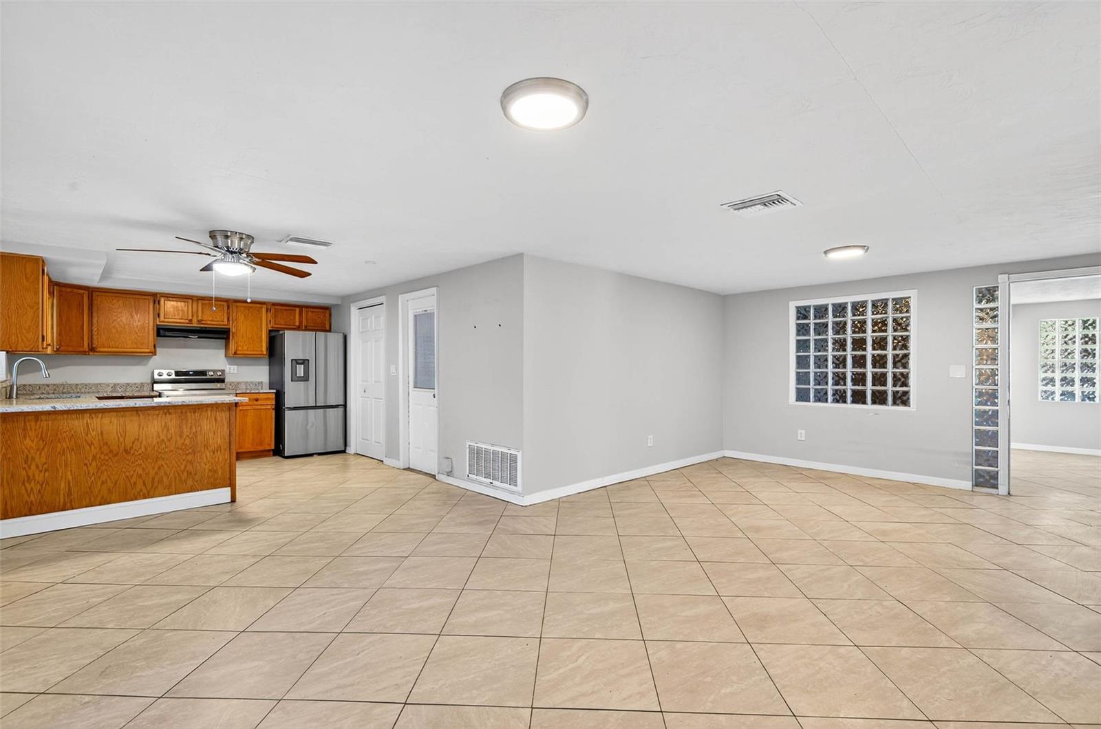 HOLIDAY GARDENS ESTATES - Residential Lease