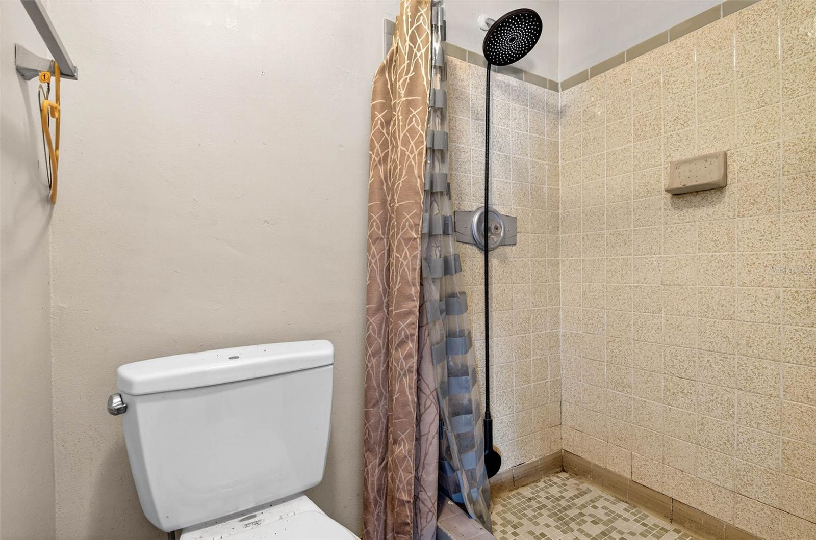 HOLIDAY GARDENS ESTATES - Residential Lease