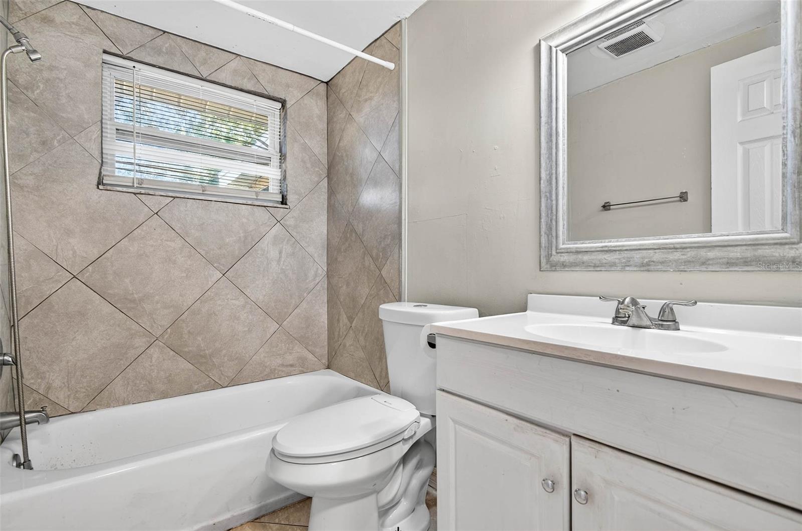 HOLIDAY GARDENS ESTATES - Residential Lease