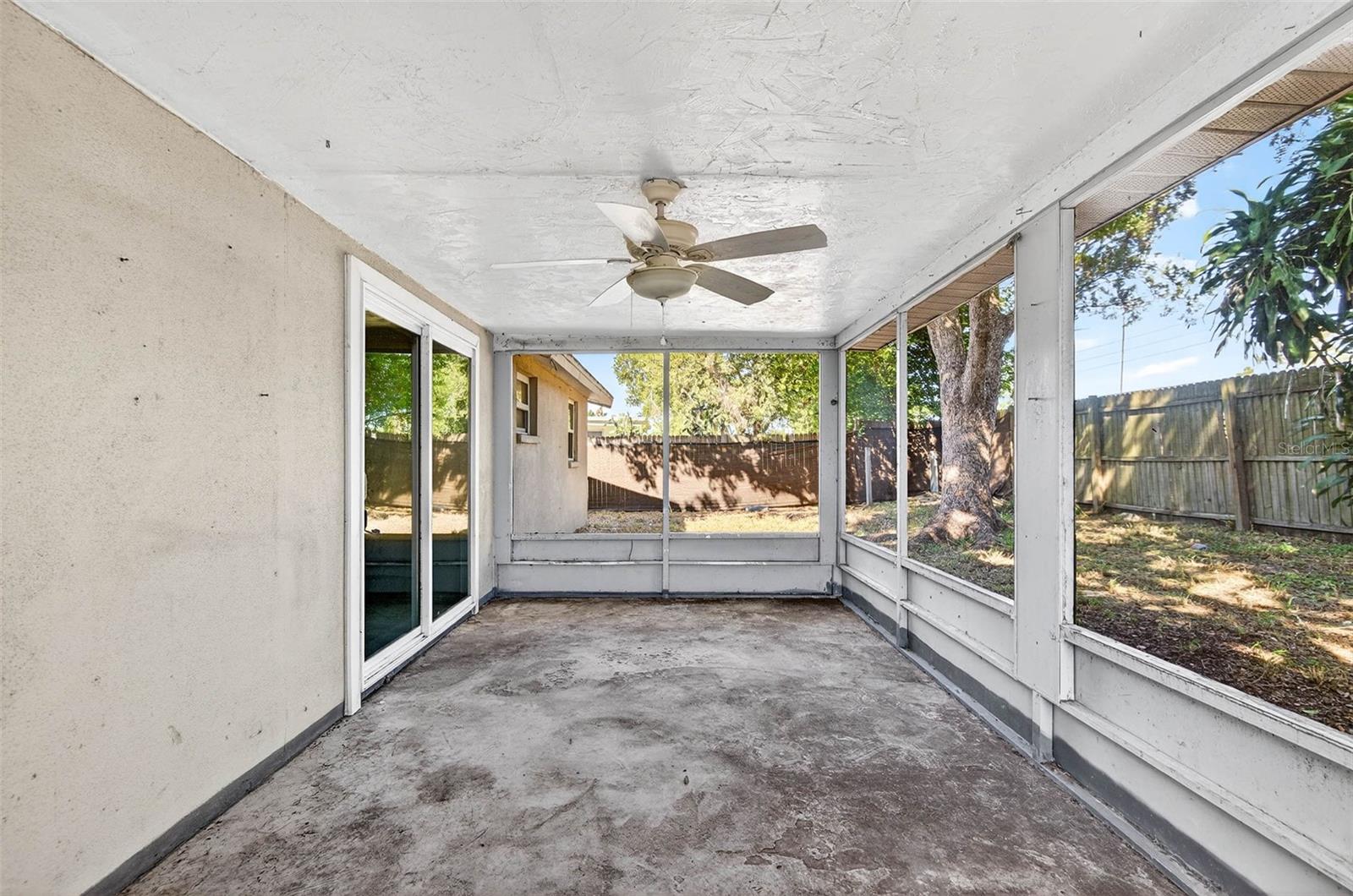 HOLIDAY GARDENS ESTATES - Residential Lease