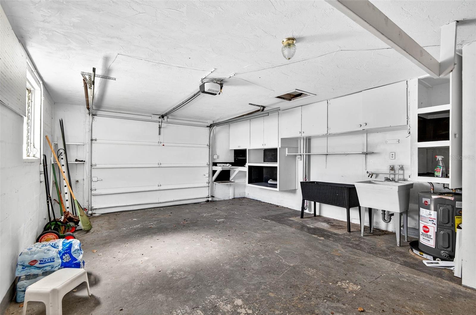 HOLIDAY GARDENS ESTATES - Residential Lease