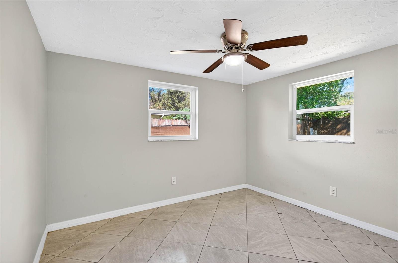 HOLIDAY GARDENS ESTATES - Residential Lease