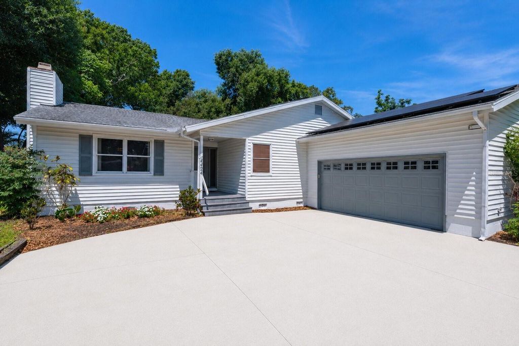 Photo of 4424 Meadow Creek Circle, Sarasota, FL 34233 (MLS # A4693701)