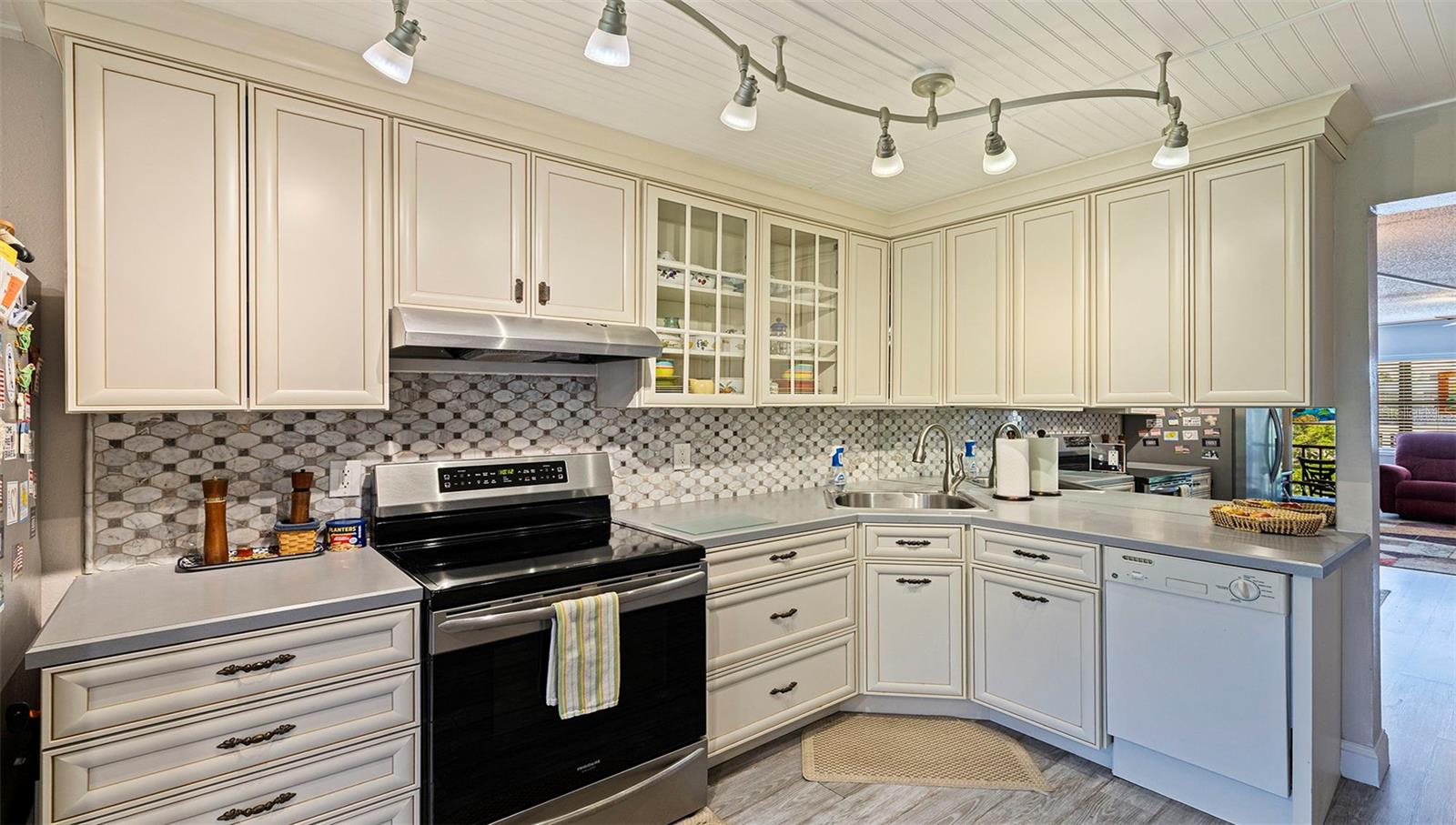 WINSTON PARK NORTHEAST - Residential