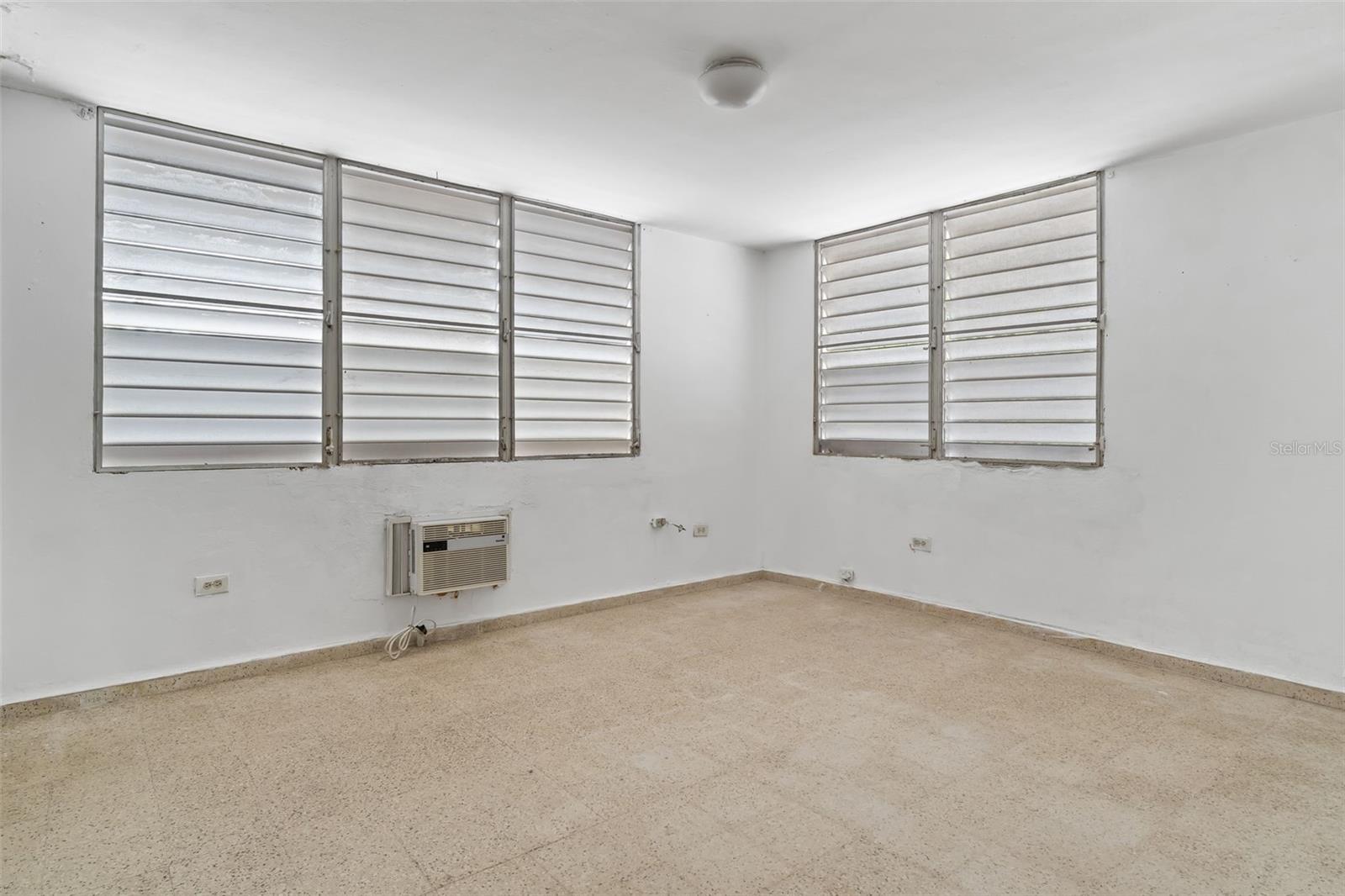 OCEAN PARK - Residential Income