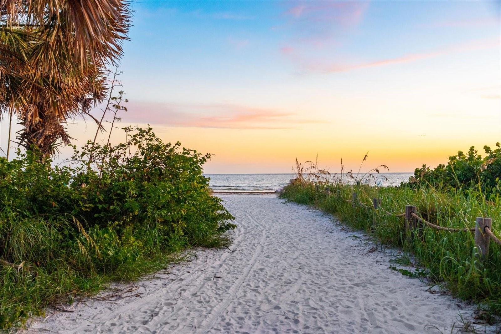 SIESTA BEACH - Residential