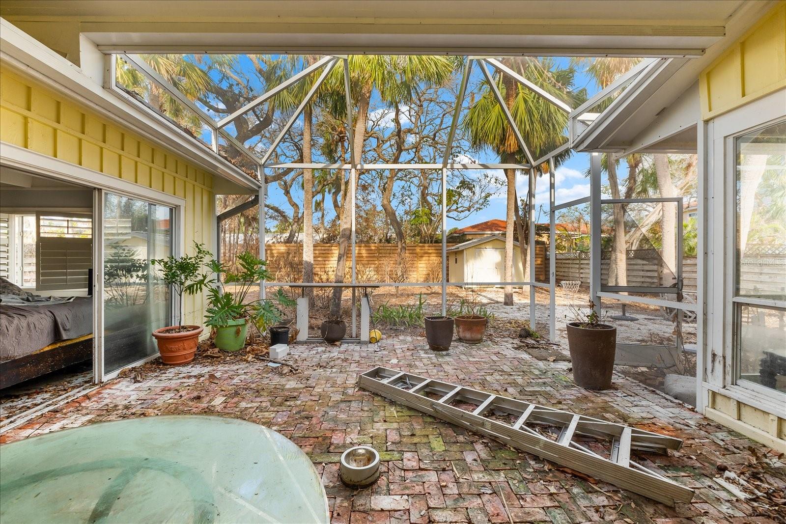 SIESTA BEACH - Residential