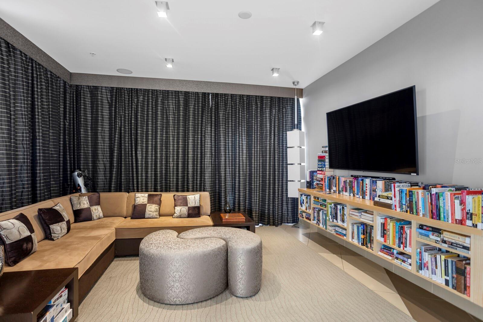 SIGNATURE PLACE CONDO - Residential