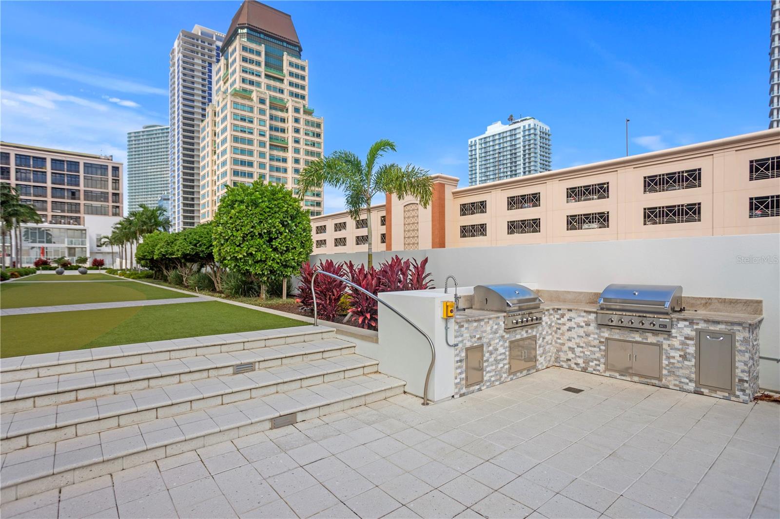 SIGNATURE PLACE CONDO - Residential