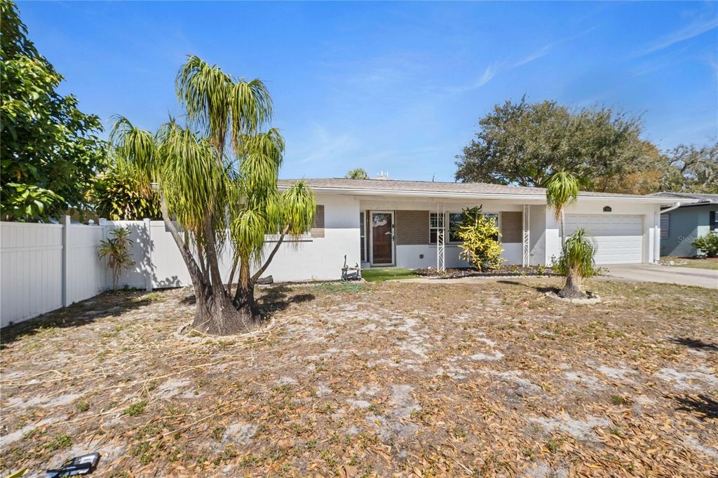 Photo of 820 3rd Avenue SW, Largo, FL 33770 (MLS # O6387024)