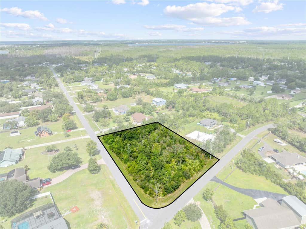 Photo of 2240 Bronco Dr, Saint Cloud, FL 34771 (MLS # S5154391)