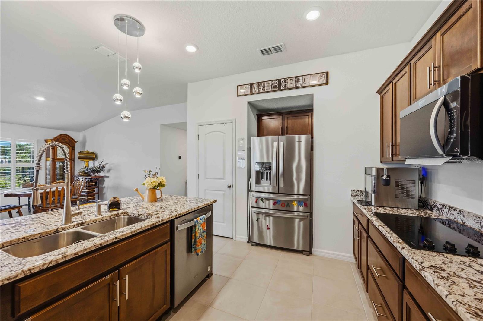 GRADY POINTE - Residential