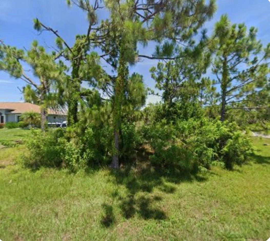 Prime corner lot in desirable South Gulf Cove! This spacious building site boasts city water and sewer connections, ideal for constructing your dream home. Surrounded by a community of newer residences, enjoy easy access to Boca Grande and Manasota Key beaches. South Gulf Cove Park, offering a boat launch for Gulf of Mexico access, is just minutes away. Perfect opportunity to build in a rapidly developing area with convenient amenities and coastal charm.