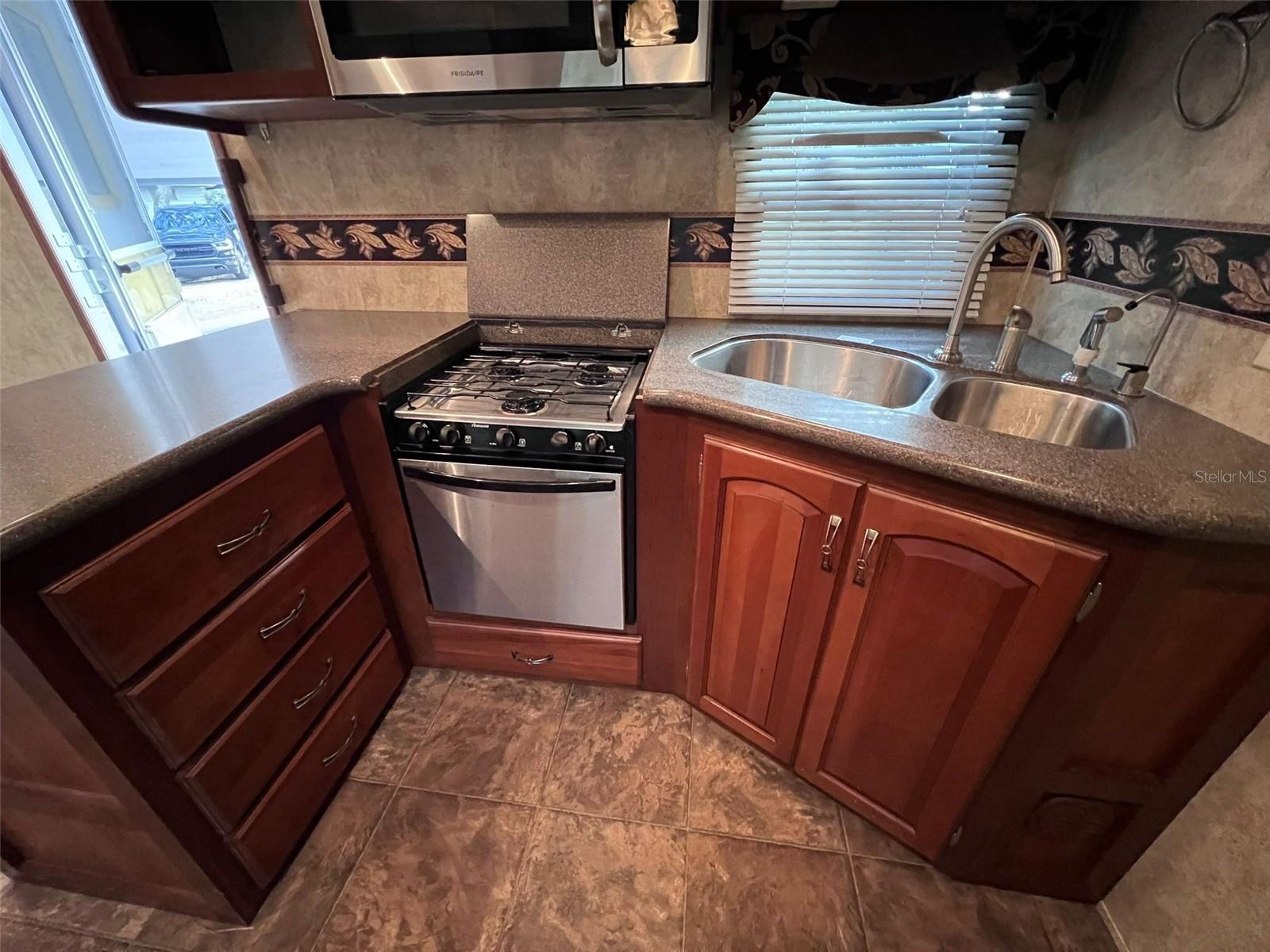 YOGI BEARS JELLYSTONE PARK CONDO - Land