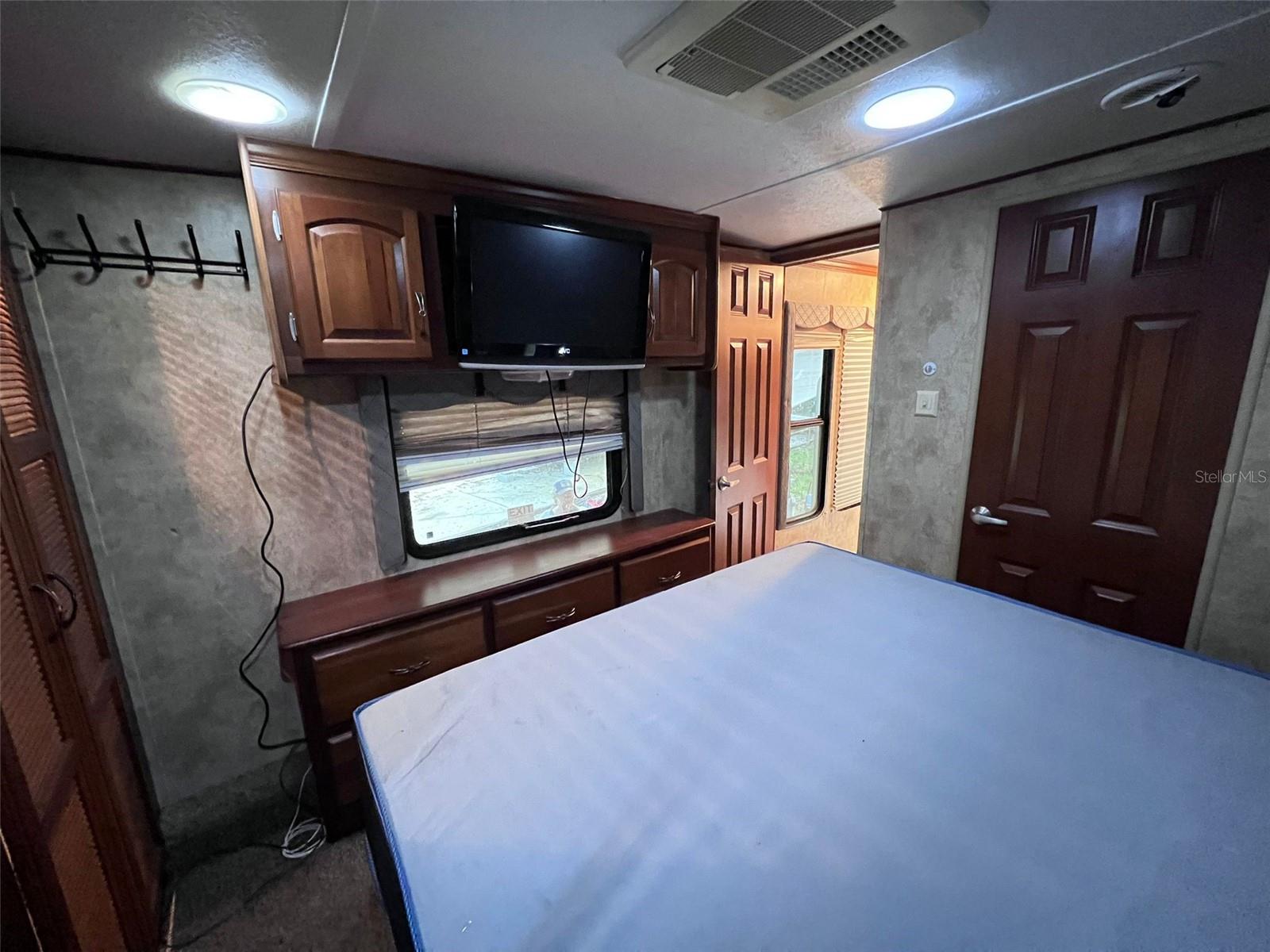 YOGI BEARS JELLYSTONE PARK CONDO - Land