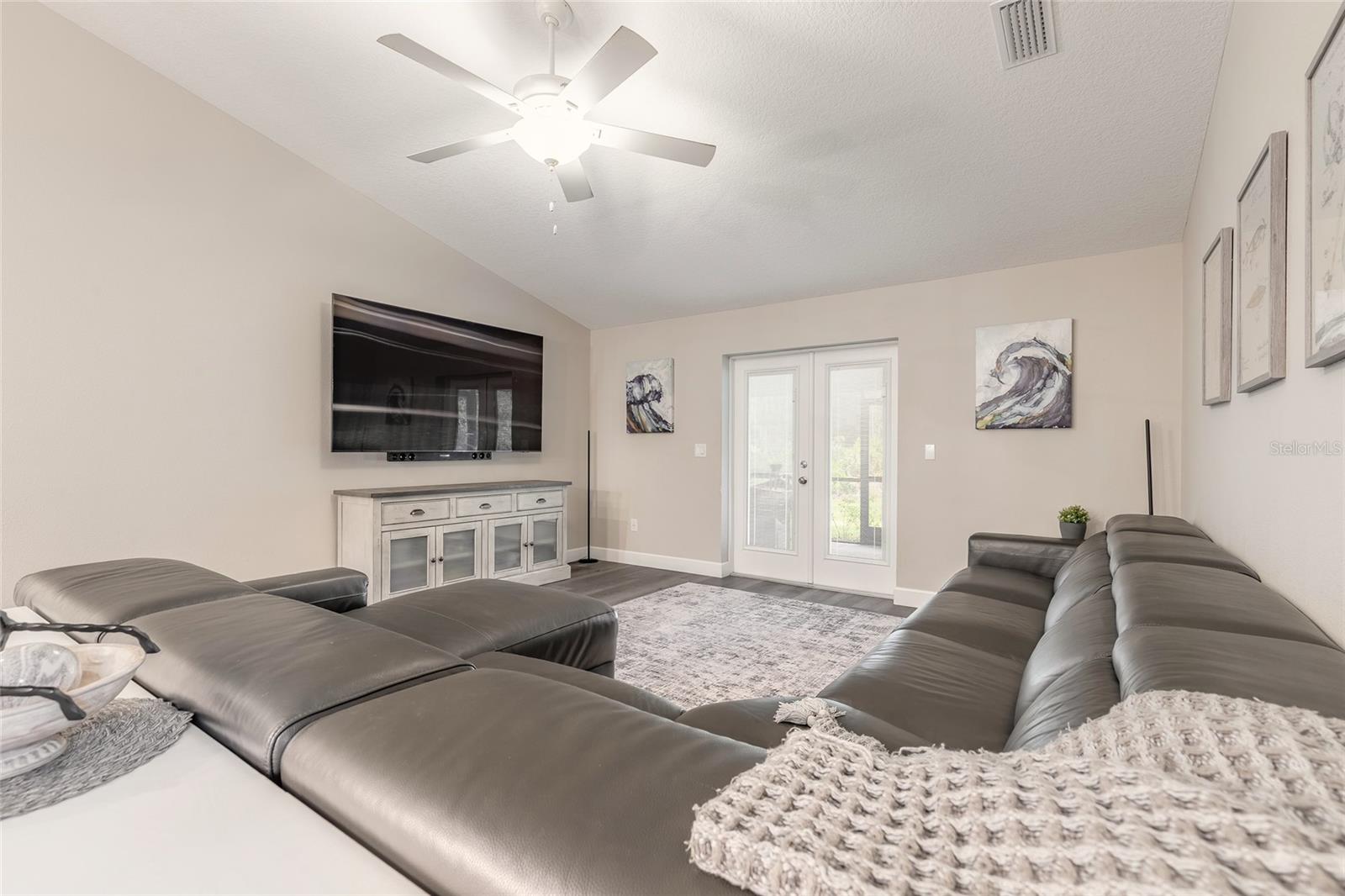 INDIAN RIVER PARK - Residential