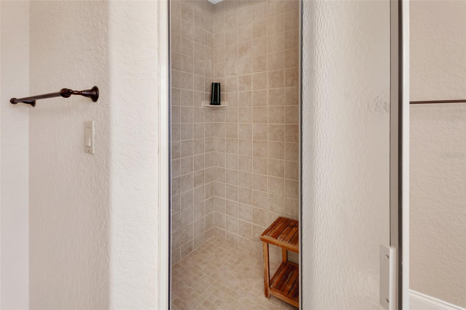 GLEN OAKS REP 01 - Residential