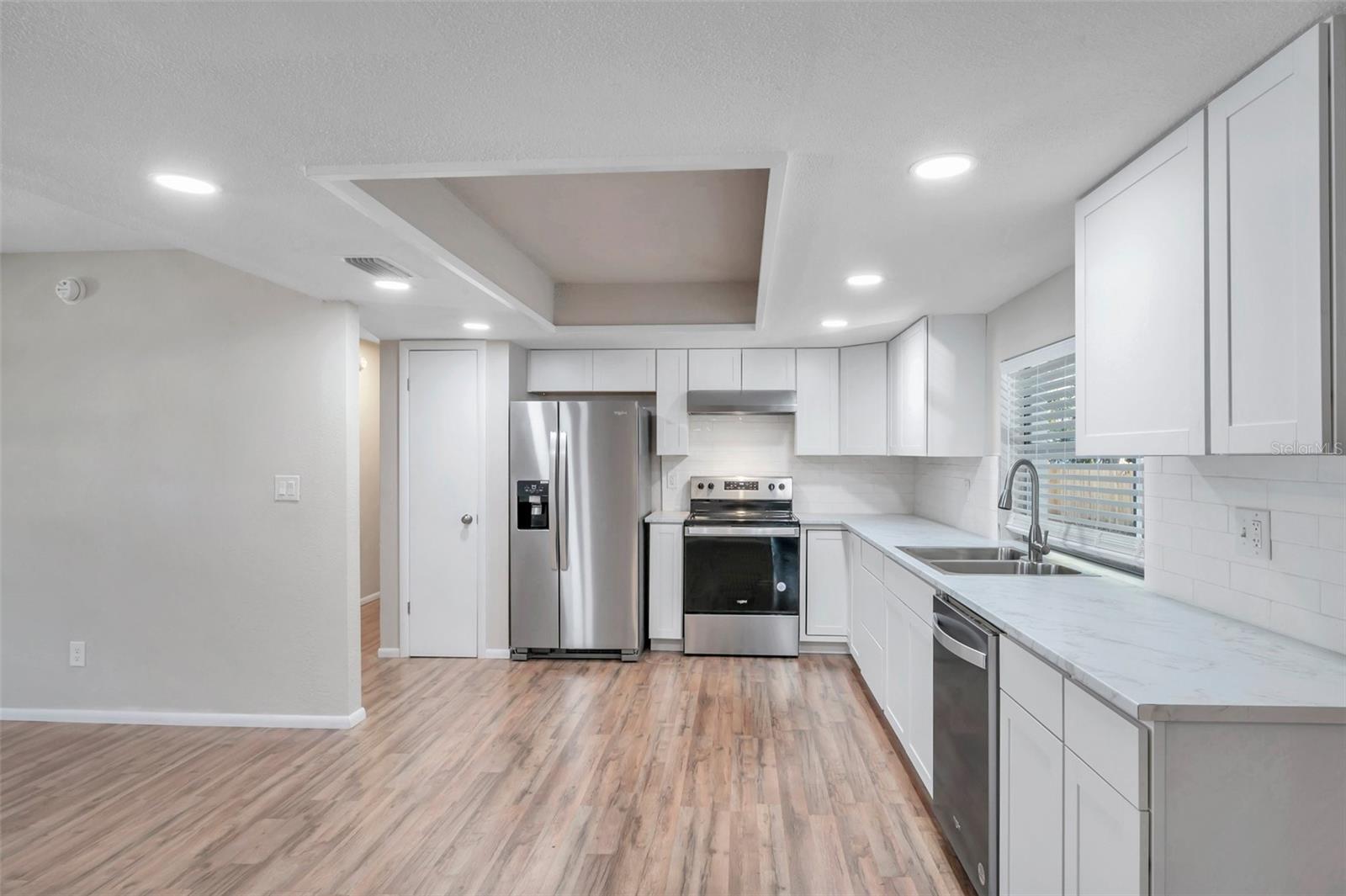 BARRETT MANOR - Residential Lease