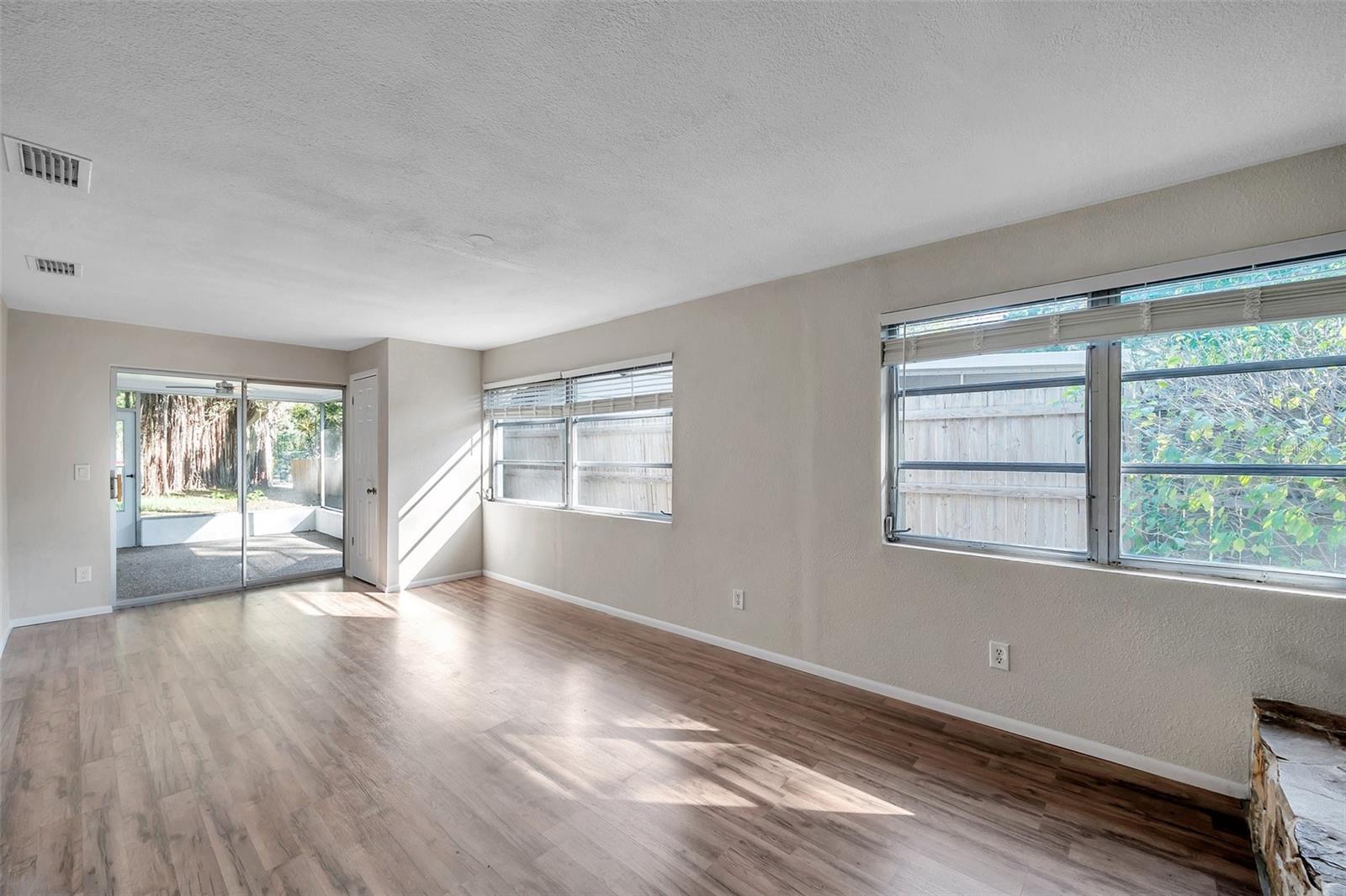 BARRETT MANOR - Residential Lease