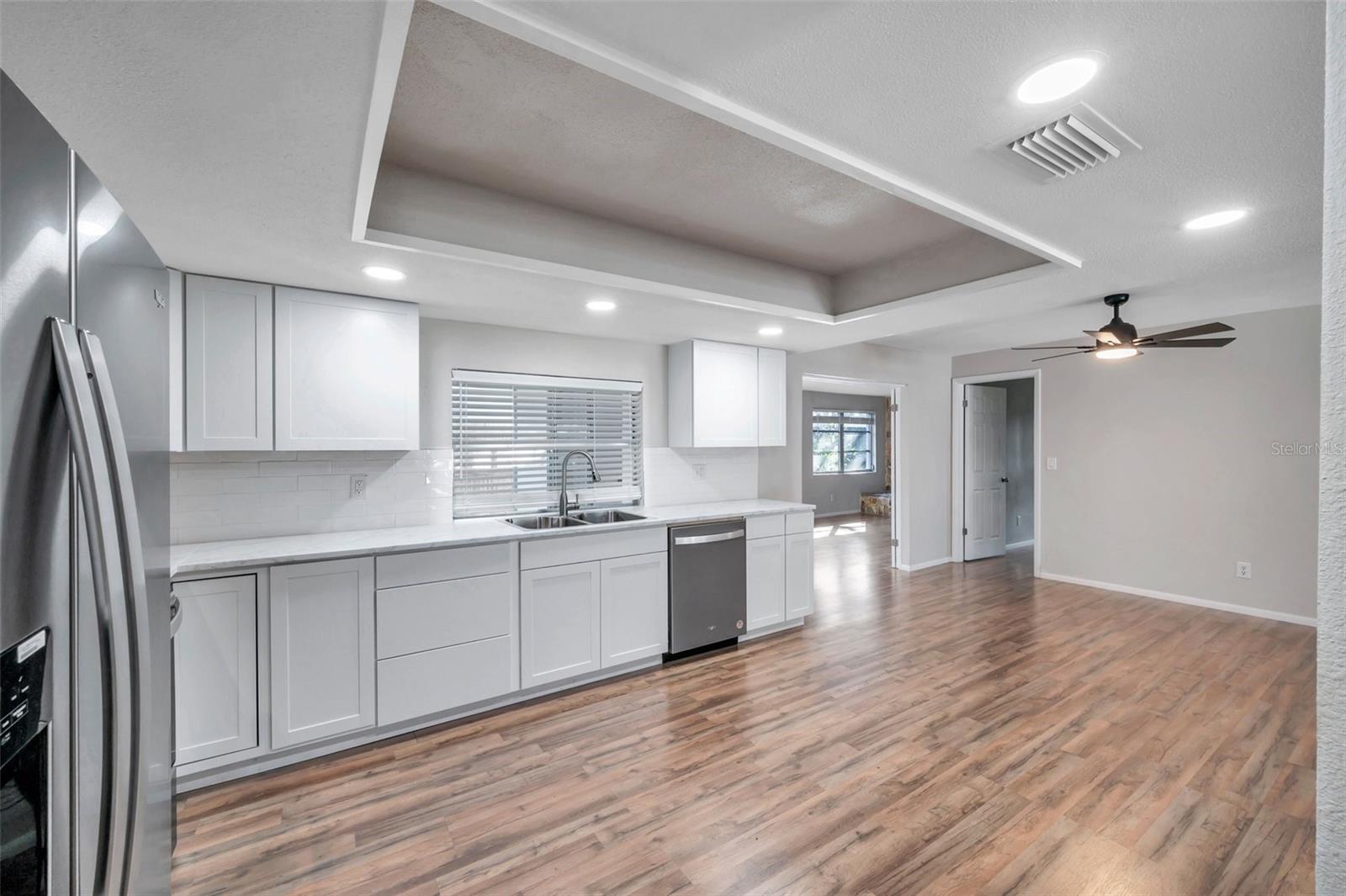 BARRETT MANOR - Residential Lease