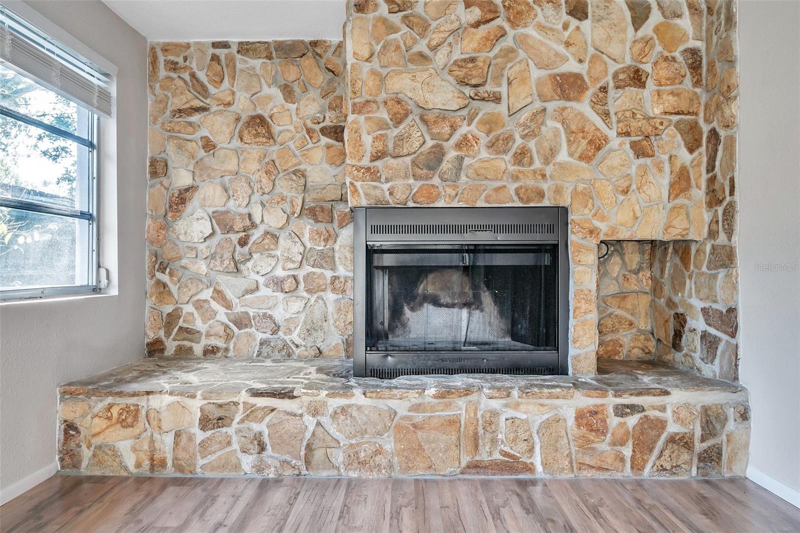 BARRETT MANOR - Residential Lease